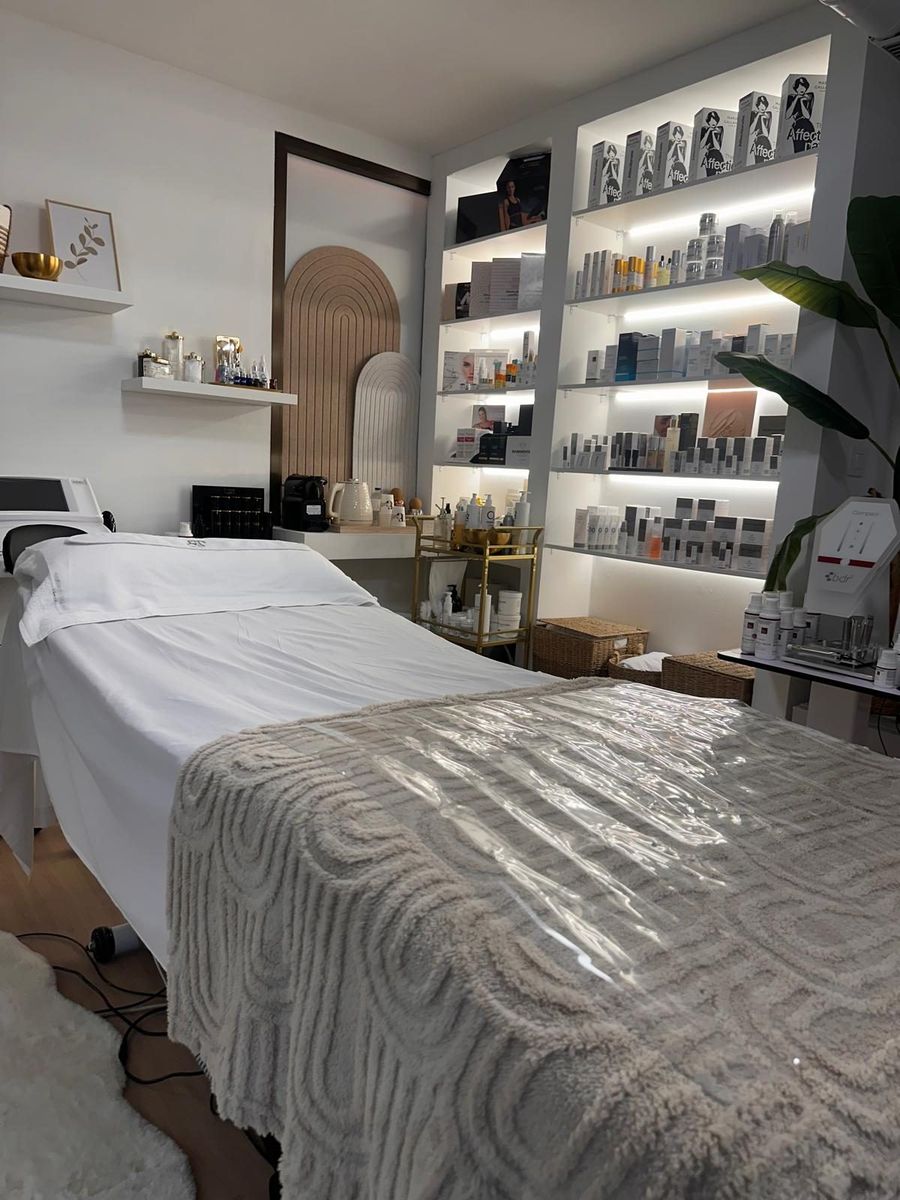 Cabina de estética facial de TG Armonía con los productos profesionales del centro